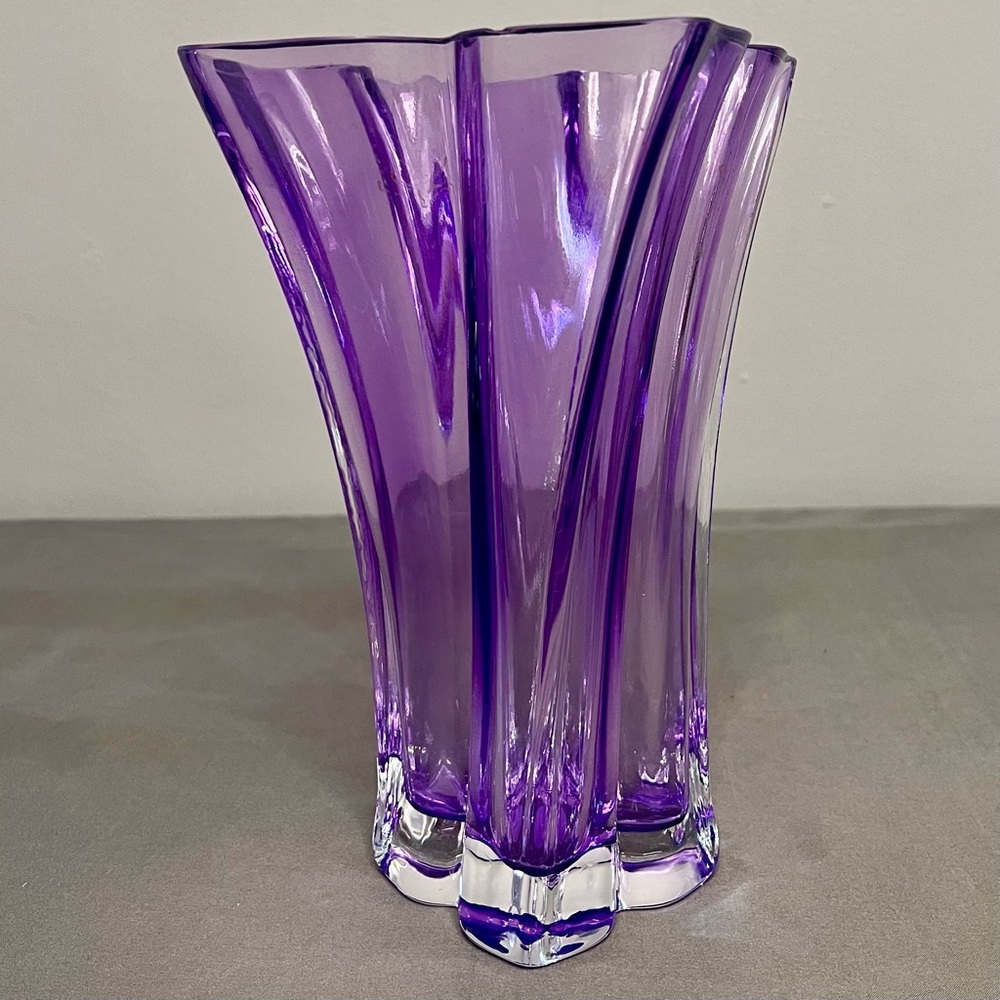 VTG Teleflora Amethyst Spiral Twist Glass W/ Lotus Style Opening 7.25x7.25x10”